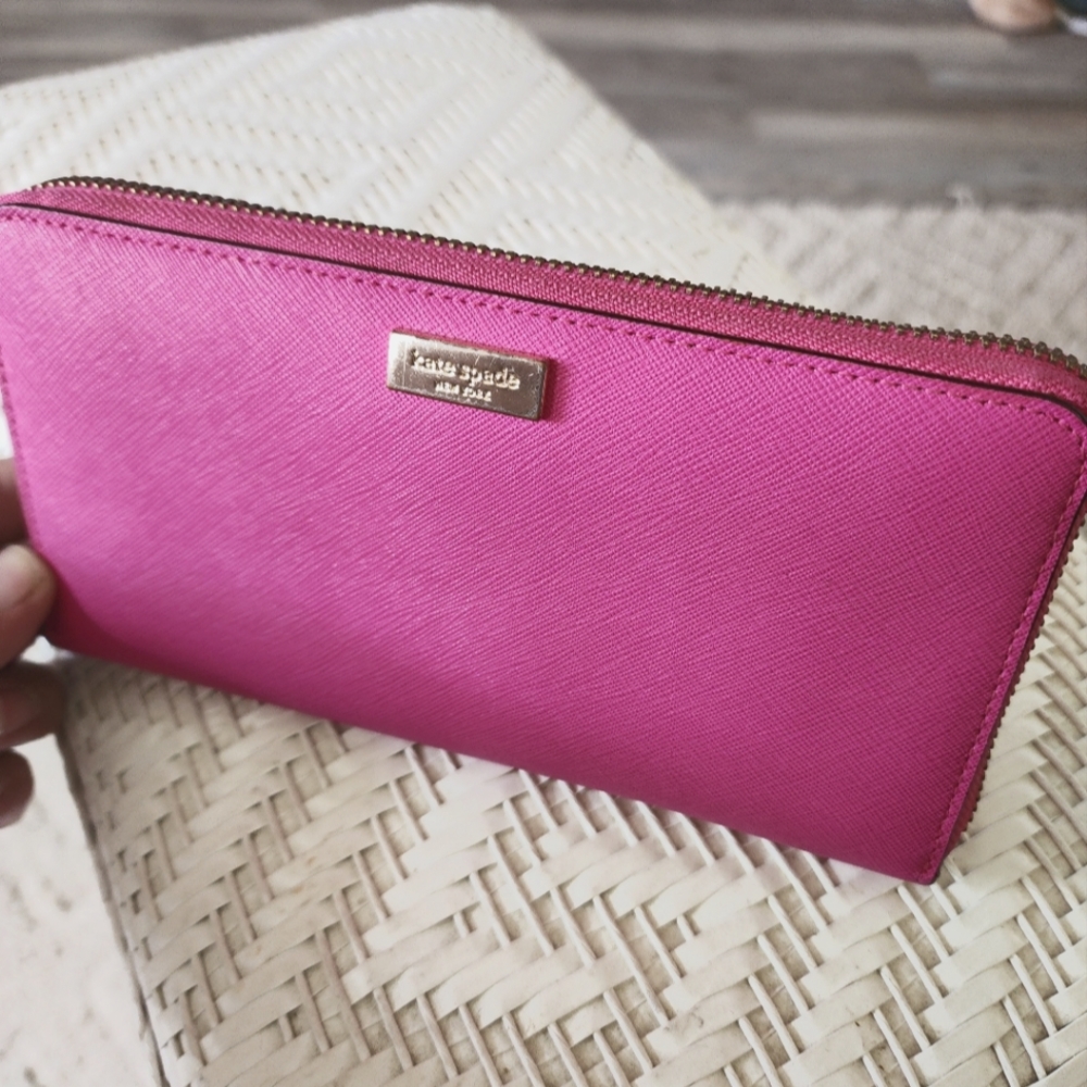 Kate Spade saffiano leather accordion wallet